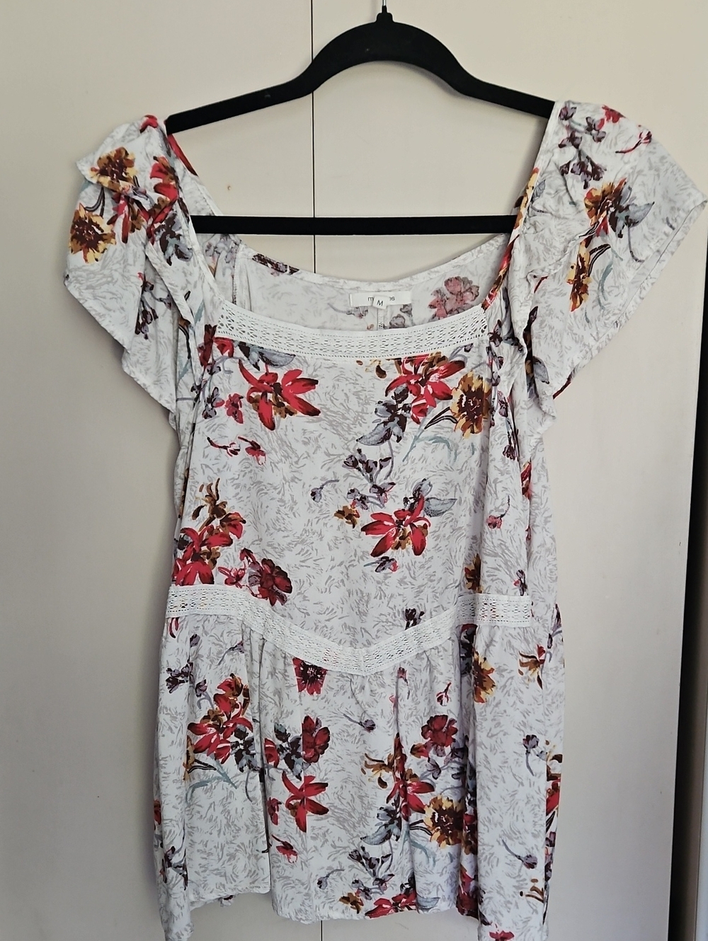 Maurices White Floral Scoop-Neck Top with Red & Brown Blooms Sz Small Ptp19